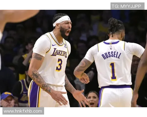 湖人对阵掘金精彩直播文字实况报道与赛况分析